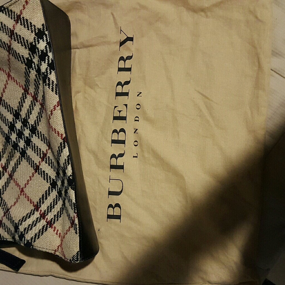 Burberry Shoulder Bag 🔥 - Picture 2 of 7